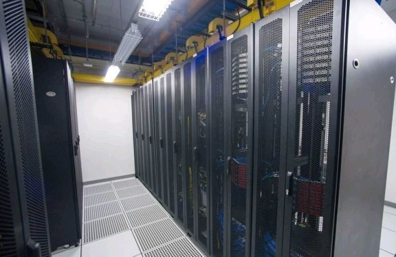APP服务器租用可以分为两种，传统物理服务器和云服务器